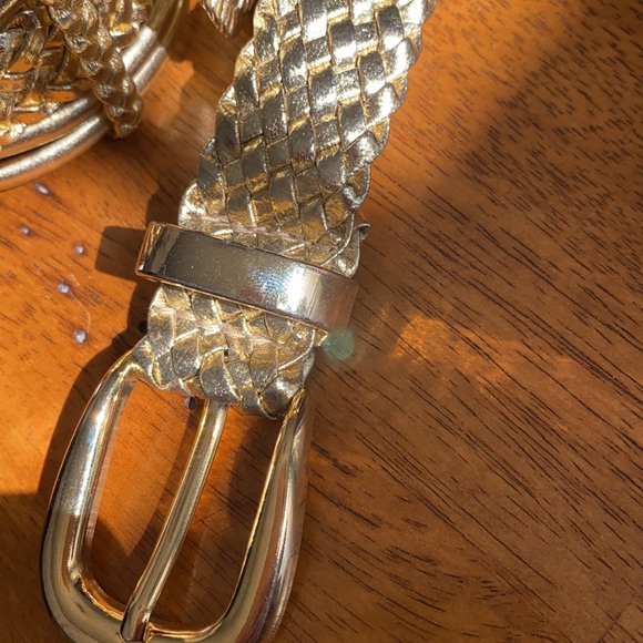 Vintage 80’s gold Ladies belts. Make a bold fashion statement with these. - Picture 3 of 8